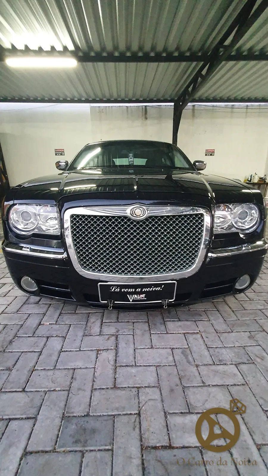 Chrysler 300C blindado — O Carro da Noiva